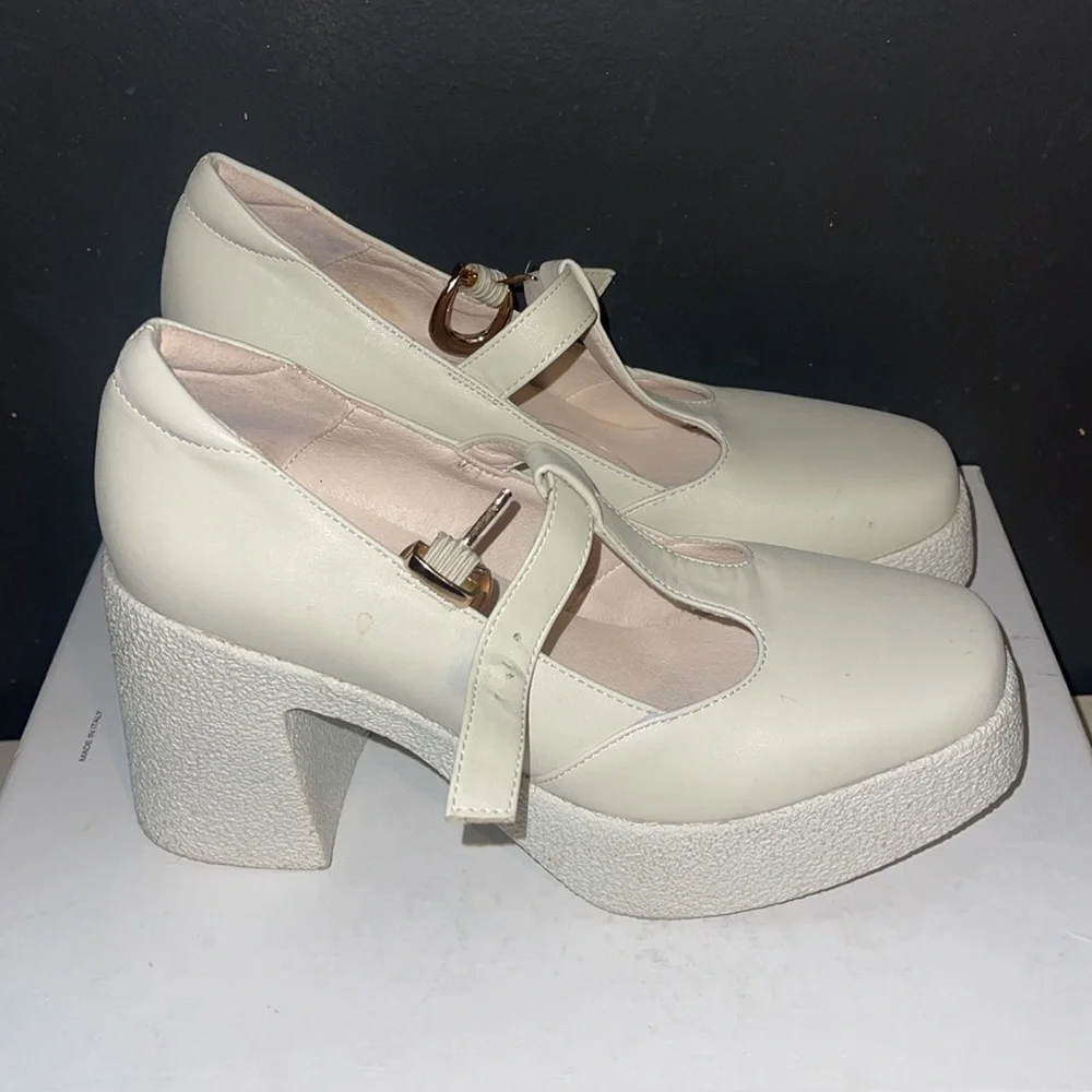 Shoes - Picture 2 of 6